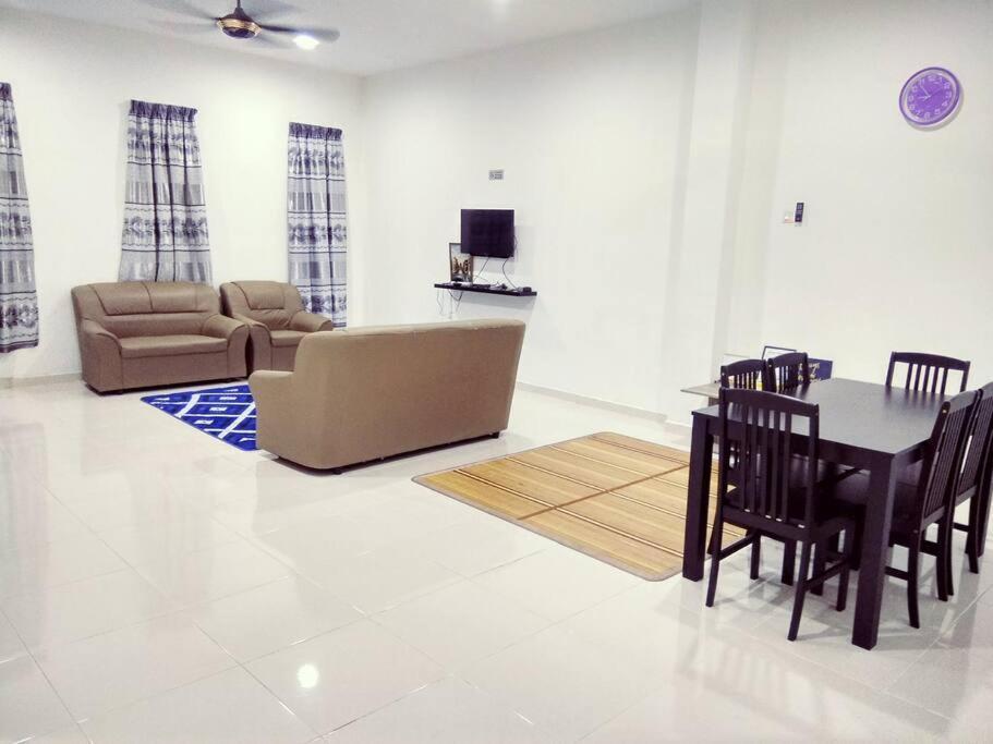 Rumah percutian Aufa Near Hsb 4 Airconds Wifi *